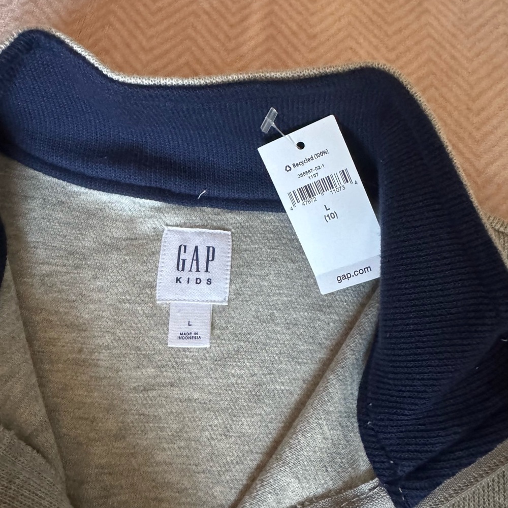 NWT Gap sweater - size L - Picture 4 of 5